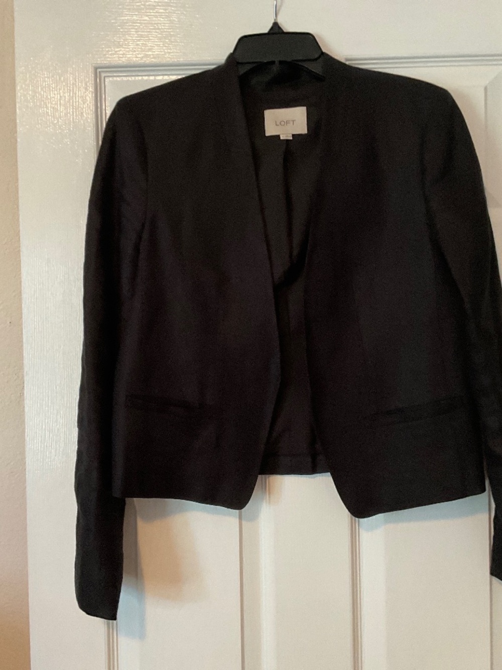 Ladies LOFT size 6 black lined linen blazer